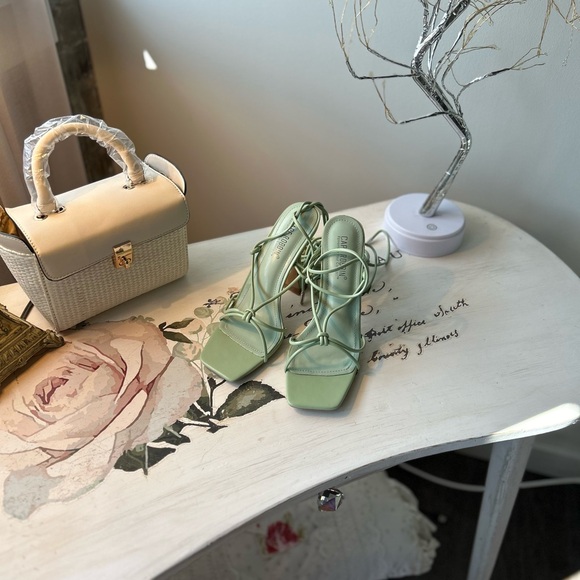 BNWT Strappy Sandals - Picture 9 of 10